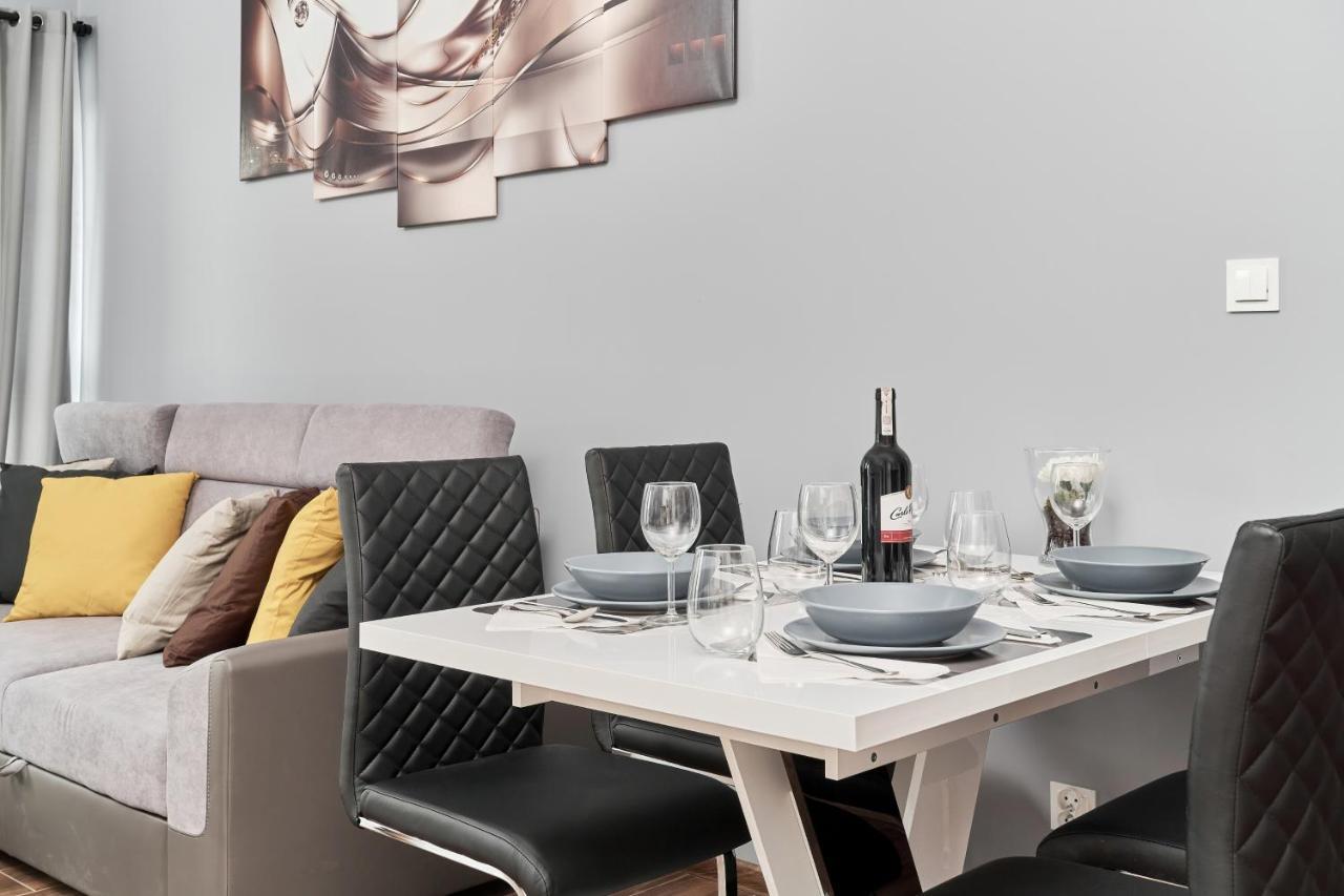Apartments Wroclaw Jana Pawla II With Free Parking Wroclaw By Noclegi Renters Buitenkant foto