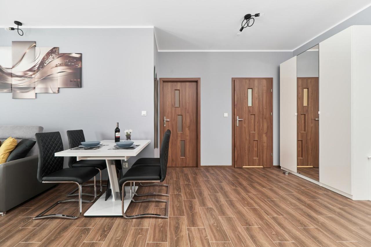 Apartments Wroclaw Jana Pawla II With Free Parking Wroclaw By Noclegi Renters Buitenkant foto